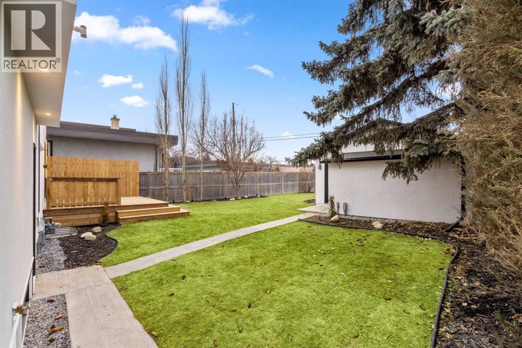 












3531 Spruce Drive SW

,
Calgary,




Alberta
T3C3A5


