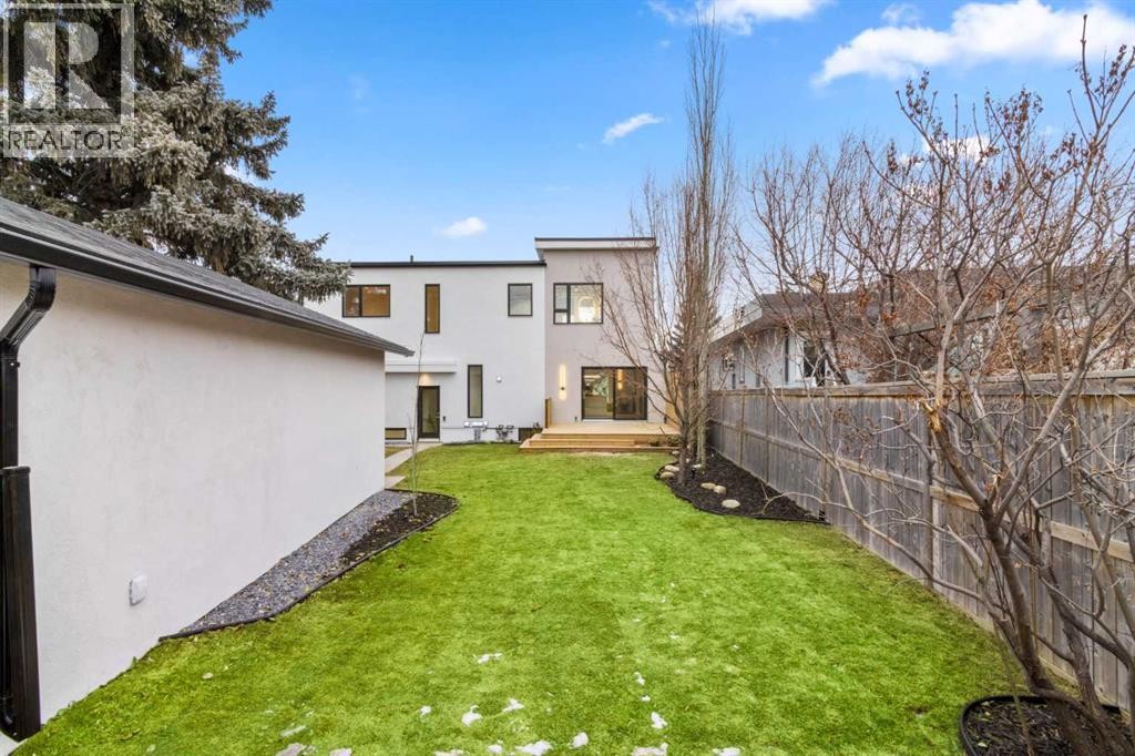 












3531 Spruce Drive SW

,
Calgary,




Alberta
T3C3A5

