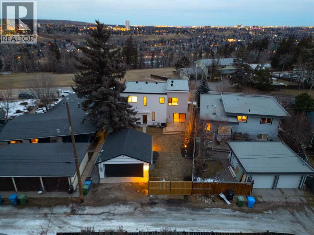 












3531 Spruce Drive SW

,
Calgary,




Alberta
T3C3A5

