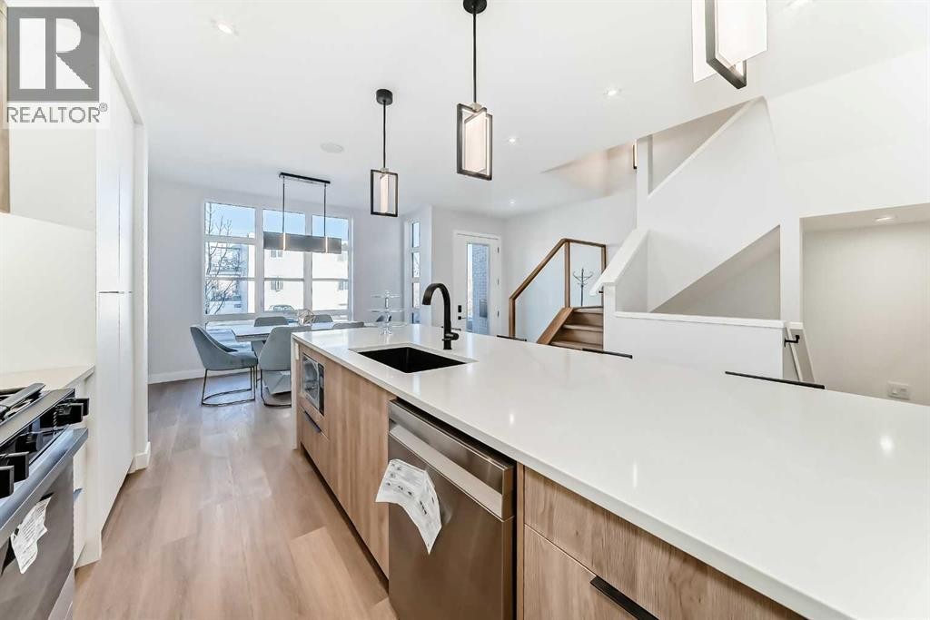 












1607 37 Avenue SW

,
Calgary,




Alberta
T2T2h2

