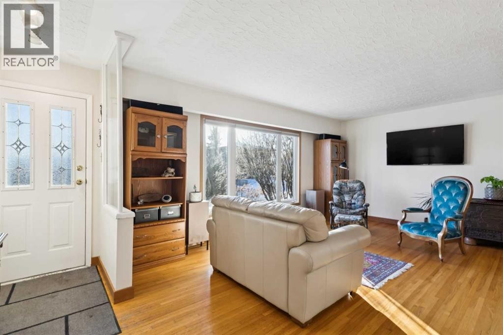 












35 45 Street SW

,
Calgary,




Alberta
T3C2B2

