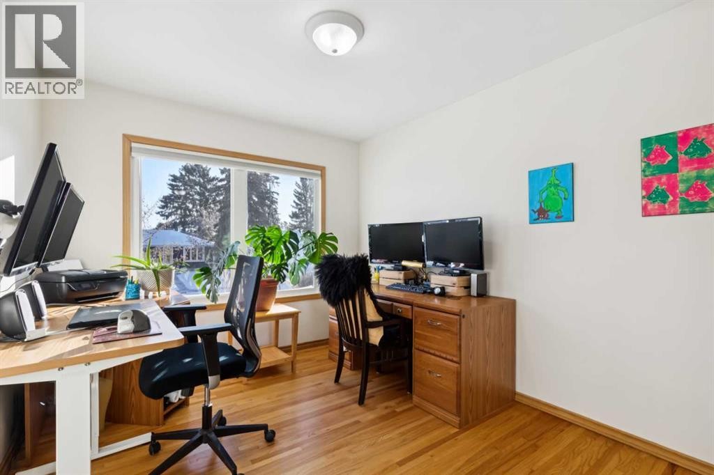 












35 45 Street SW

,
Calgary,




Alberta
T3C2B2

