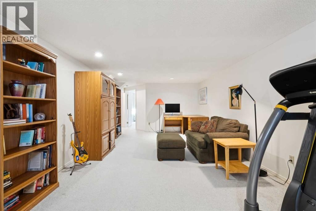 












35 45 Street SW

,
Calgary,




Alberta
T3C2B2

