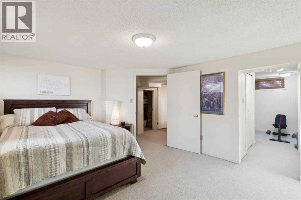 












35 45 Street SW

,
Calgary,




Alberta
T3C2B2

