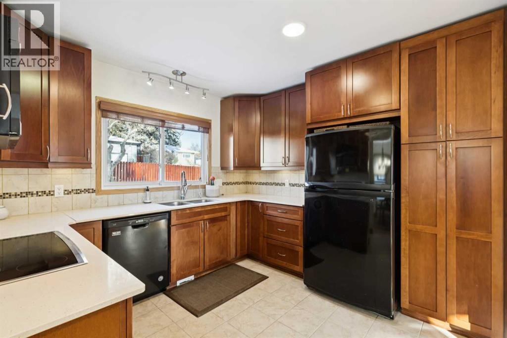 












35 45 Street SW

,
Calgary,




Alberta
T3C2B2

