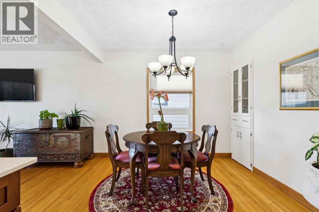 












35 45 Street SW

,
Calgary,




Alberta
T3C2B2

