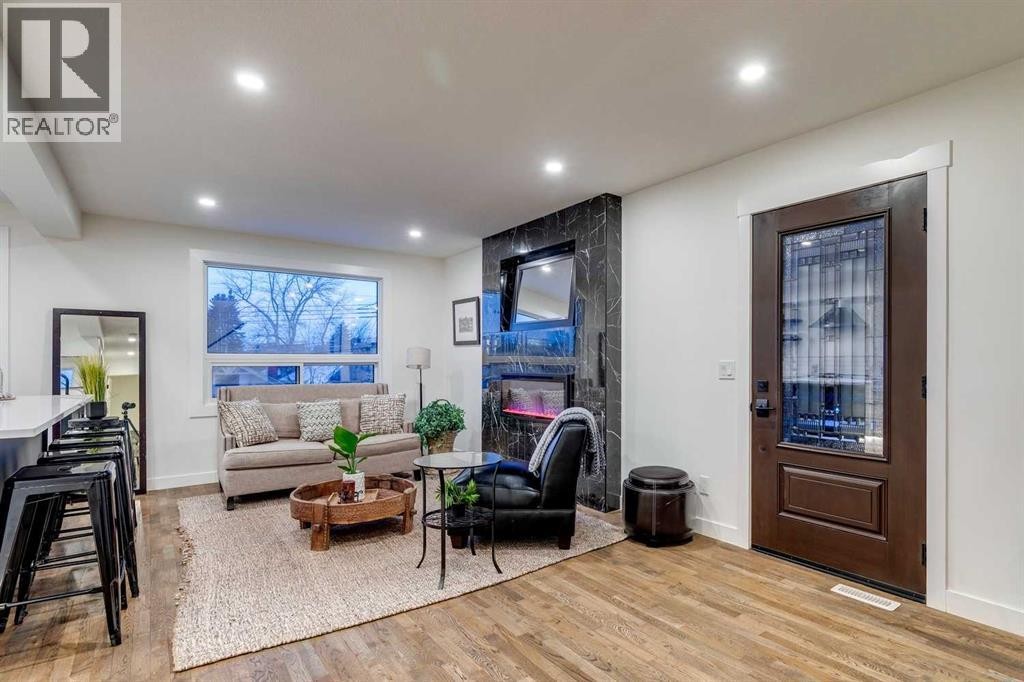 












2126 18A Street SW

,
Calgary,




Alberta
T2T4W2

