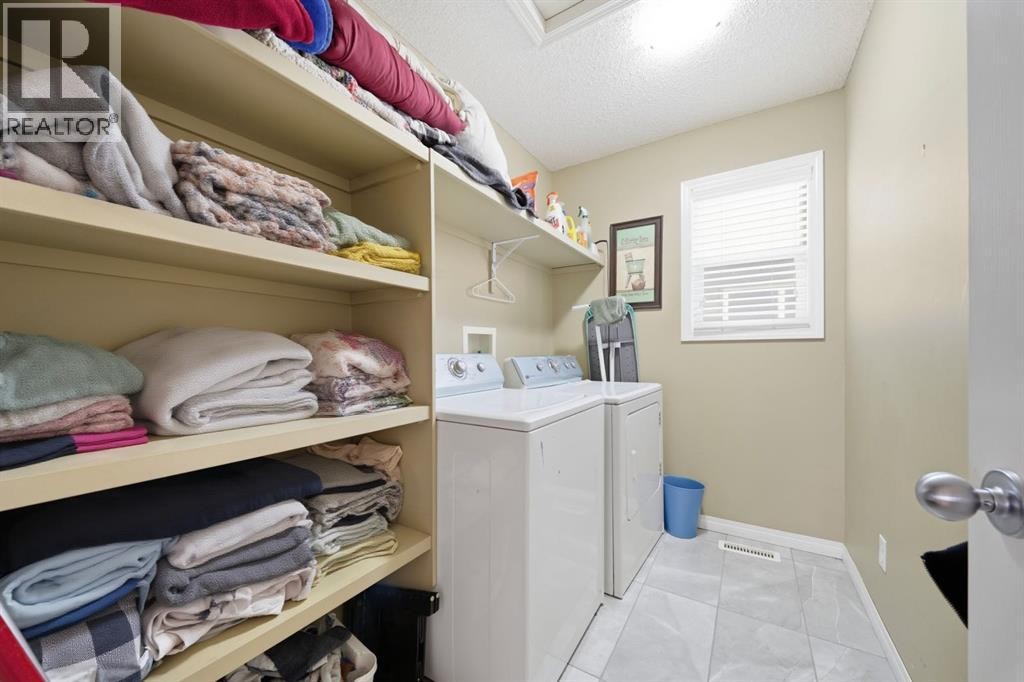 












93 Copperleaf Way SE

,
Calgary,




Alberta
T2Z0H9

