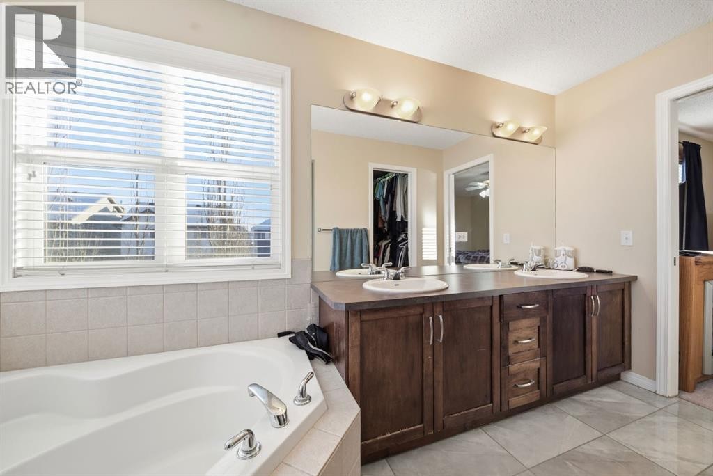 












93 Copperleaf Way SE

,
Calgary,




Alberta
T2Z0H9

