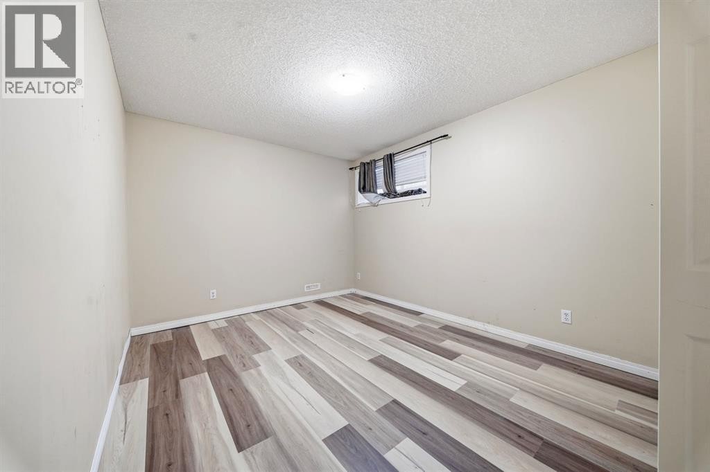 












93 Copperleaf Way SE

,
Calgary,




Alberta
T2Z0H9

