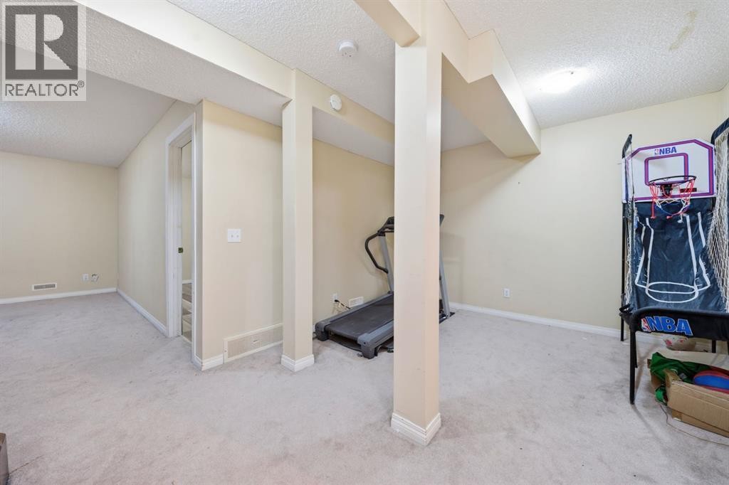 












93 Copperleaf Way SE

,
Calgary,




Alberta
T2Z0H9

