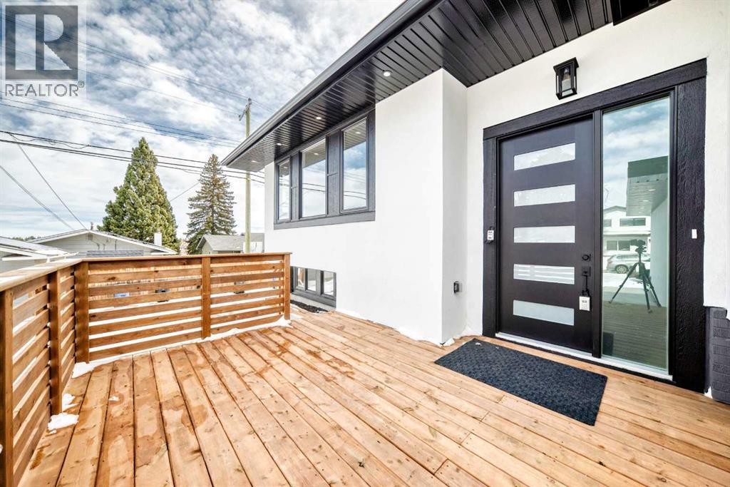 












7 Lake Sundance Place SE

,
Calgary,




Alberta
T2J2S9

