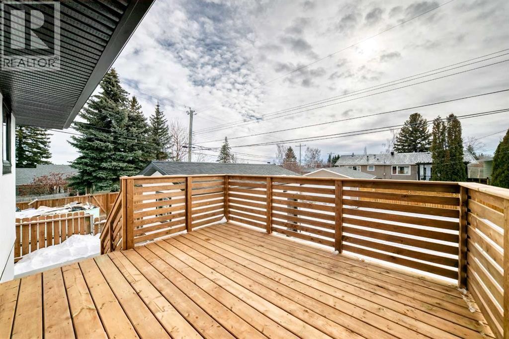 












7 Lake Sundance Place SE

,
Calgary,




Alberta
T2J2S9

