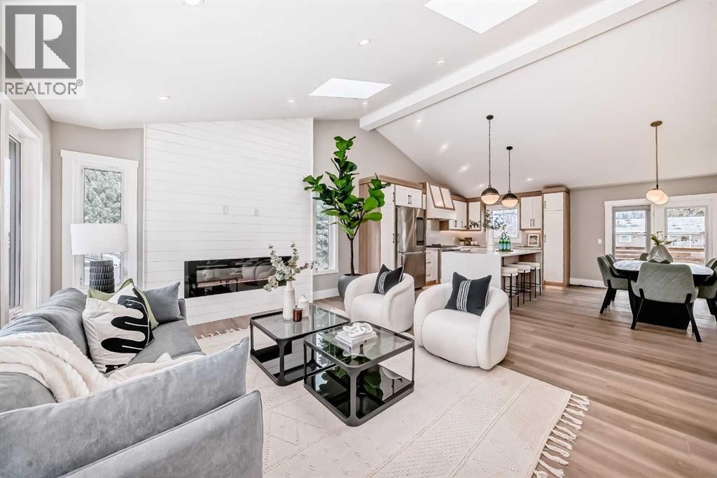 












7 Lake Sundance Place SE

,
Calgary,




Alberta
T2J2S9

