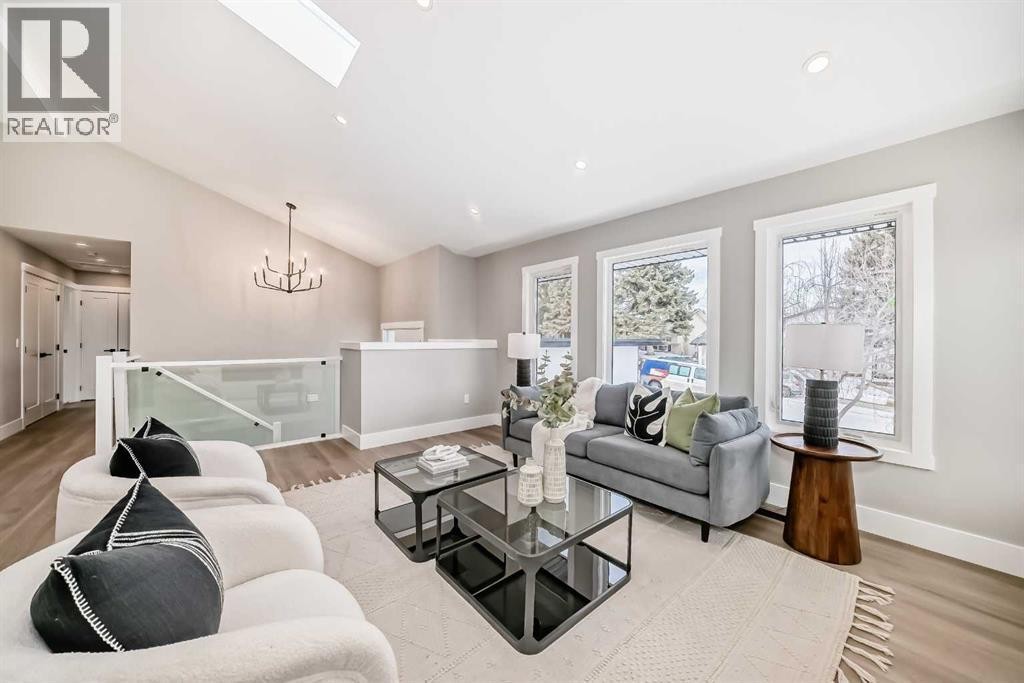 












7 Lake Sundance Place SE

,
Calgary,




Alberta
T2J2S9

