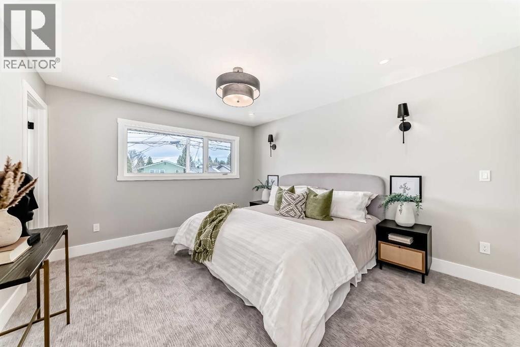 












7 Lake Sundance Place SE

,
Calgary,




Alberta
T2J2S9

