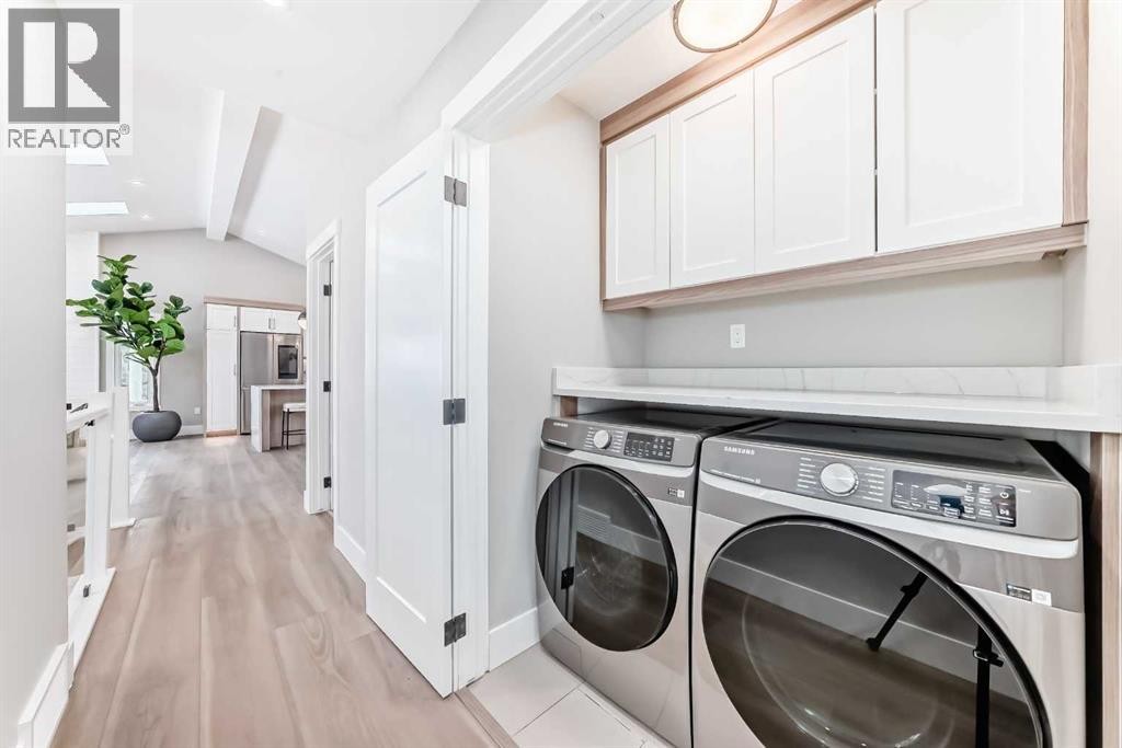 












7 Lake Sundance Place SE

,
Calgary,




Alberta
T2J2S9

