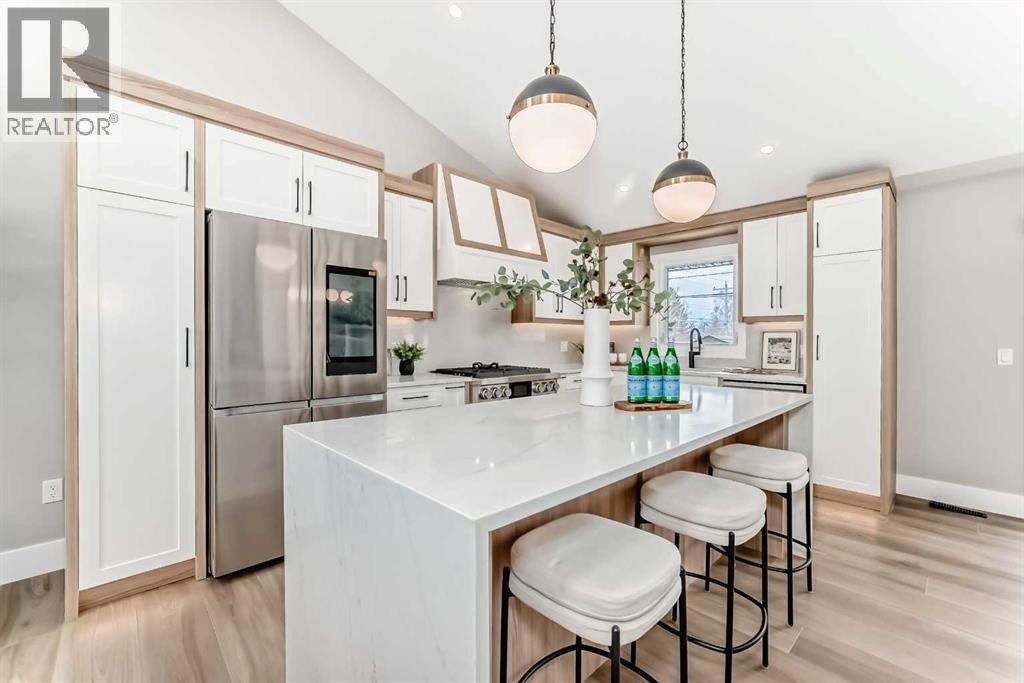 












7 Lake Sundance Place SE

,
Calgary,




Alberta
T2J2S9

