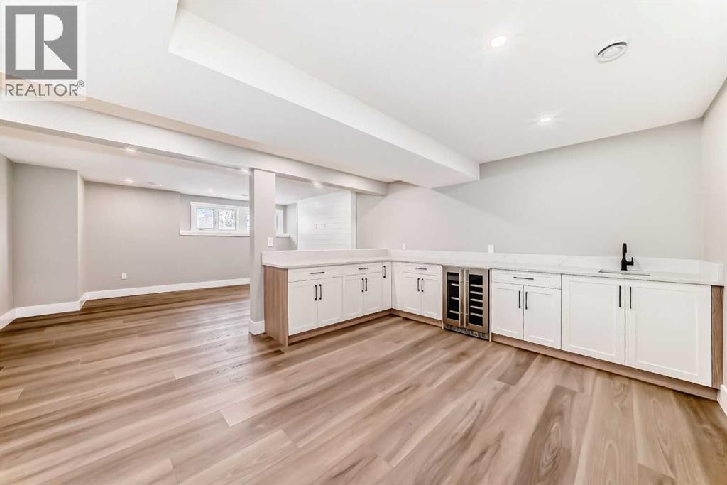 












7 Lake Sundance Place SE

,
Calgary,




Alberta
T2J2S9

