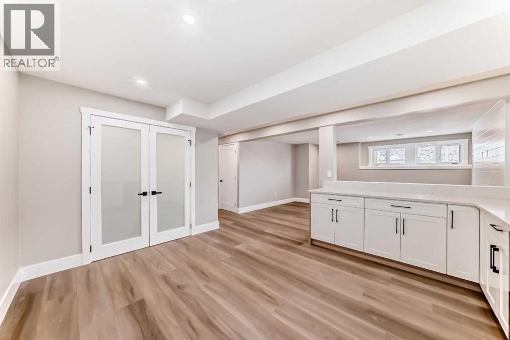 












7 Lake Sundance Place SE

,
Calgary,




Alberta
T2J2S9

