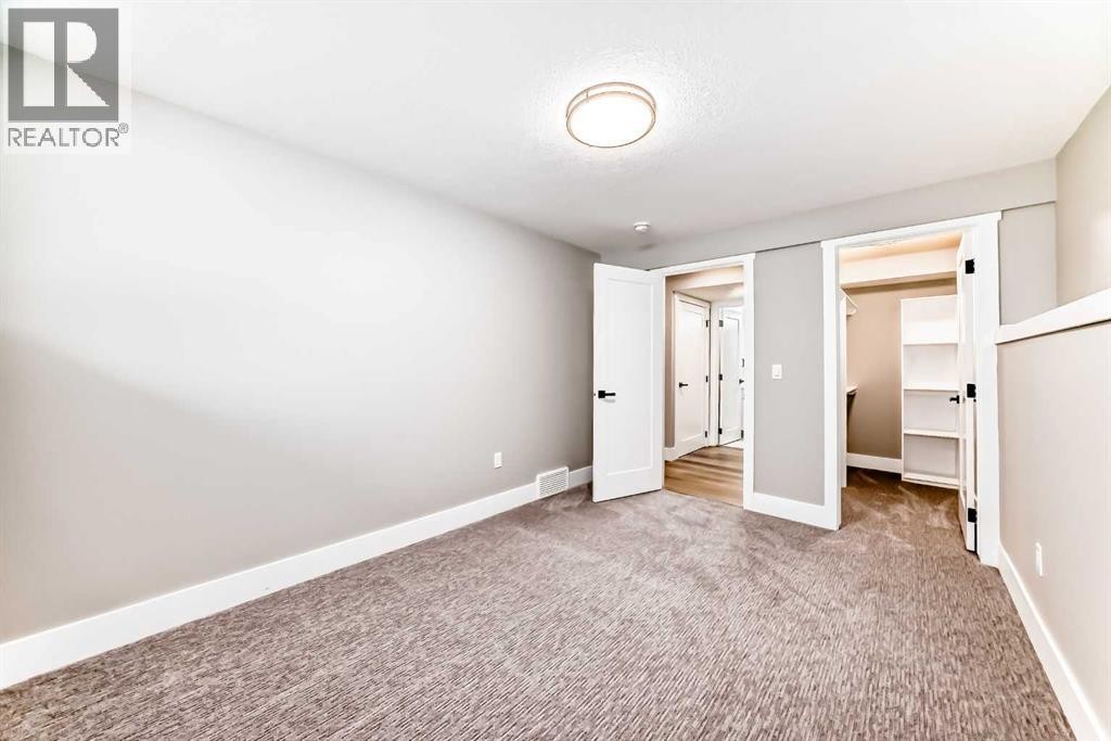 












7 Lake Sundance Place SE

,
Calgary,




Alberta
T2J2S9

