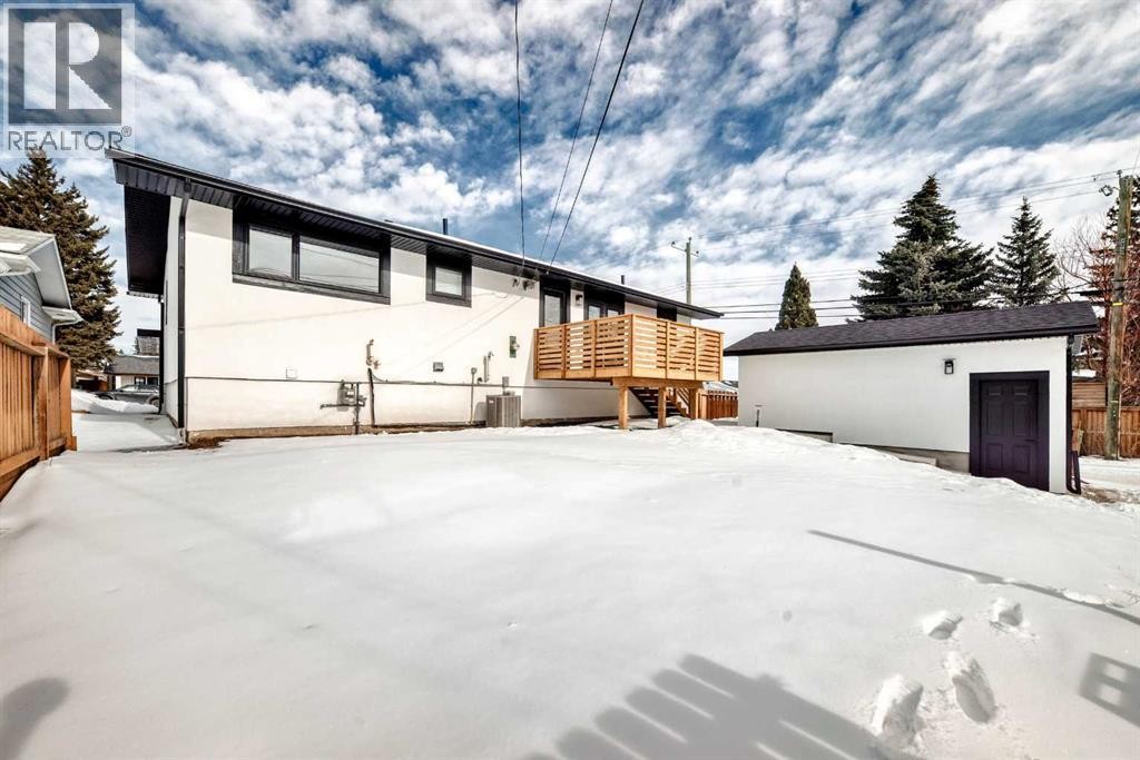 












7 Lake Sundance Place SE

,
Calgary,




Alberta
T2J2S9

