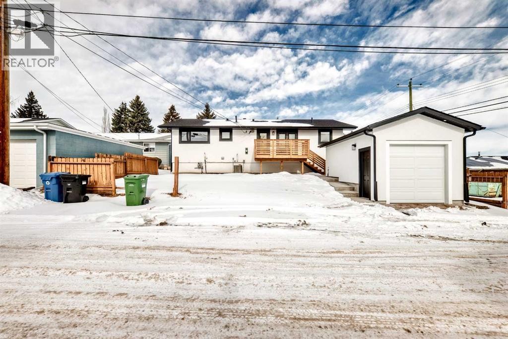 












7 Lake Sundance Place SE

,
Calgary,




Alberta
T2J2S9

