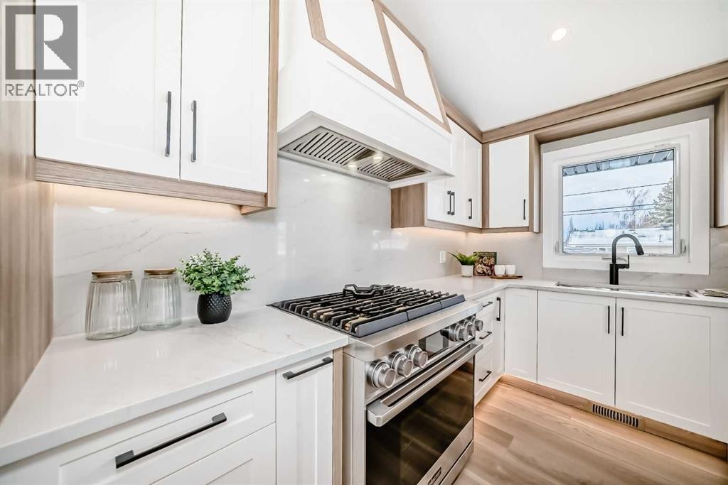 












7 Lake Sundance Place SE

,
Calgary,




Alberta
T2J2S9

