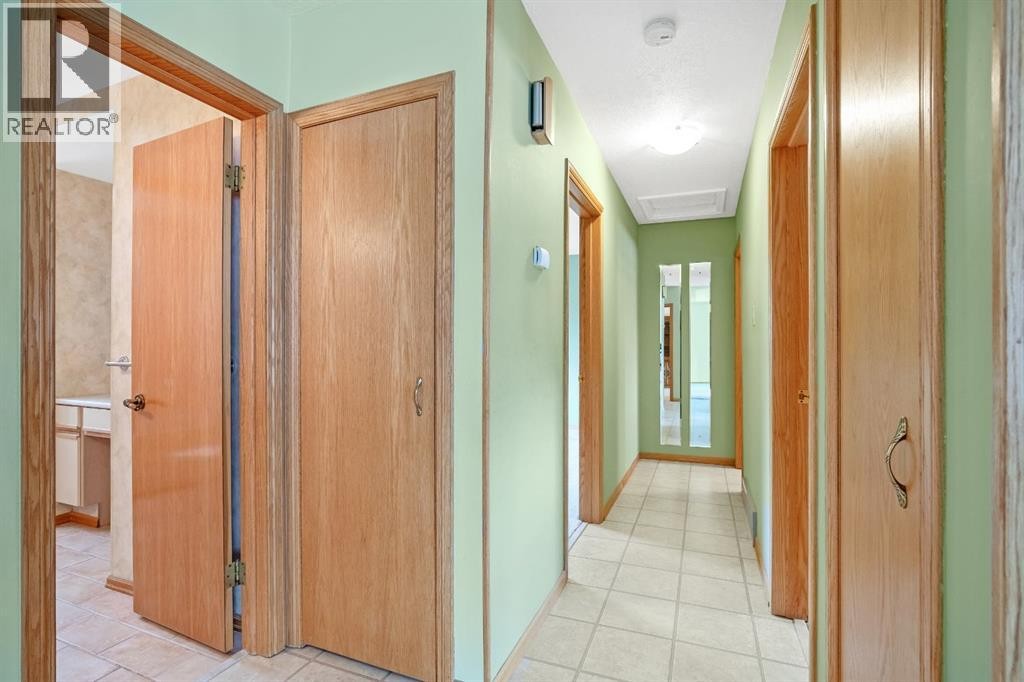 












47 Montrose Crescent NE

,
Calgary,




Alberta
T3E5P3

