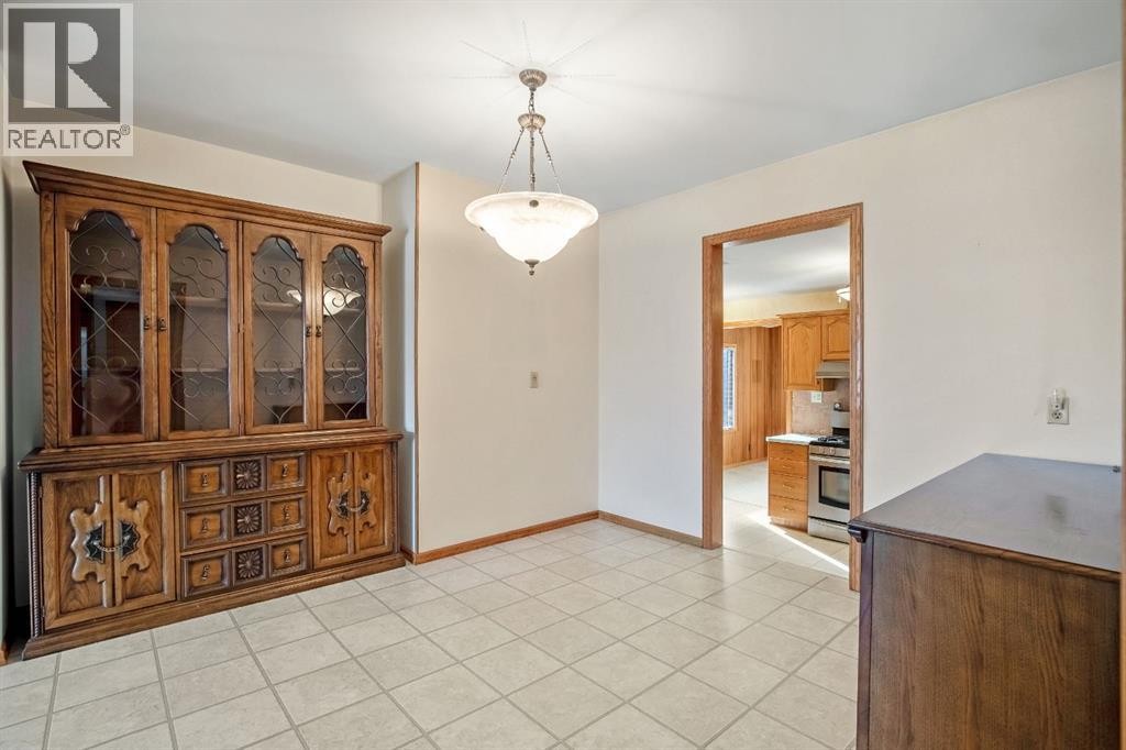 












47 Montrose Crescent NE

,
Calgary,




Alberta
T3E5P3

