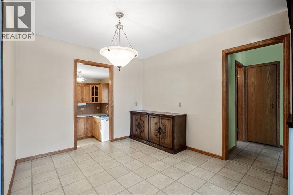 












47 Montrose Crescent NE

,
Calgary,




Alberta
T3E5P3

