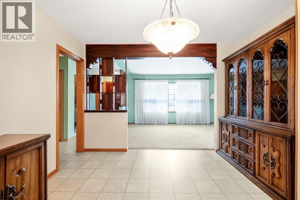 












47 Montrose Crescent NE

,
Calgary,




Alberta
T3E5P3

