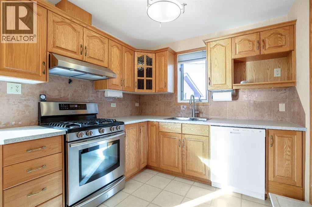 












47 Montrose Crescent NE

,
Calgary,




Alberta
T3E5P3

