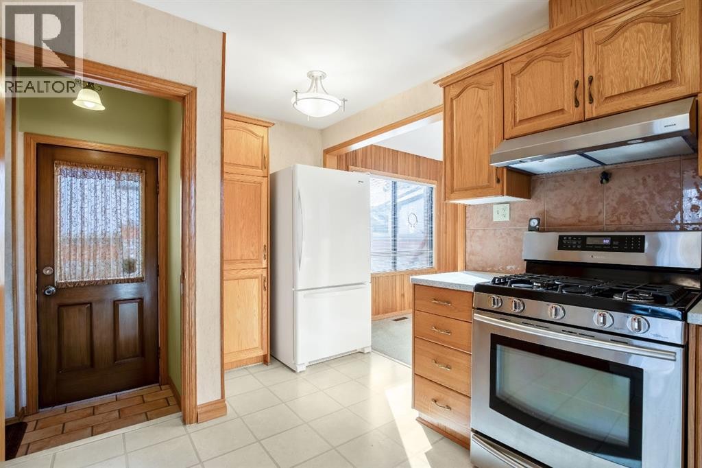 












47 Montrose Crescent NE

,
Calgary,




Alberta
T3E5P3

