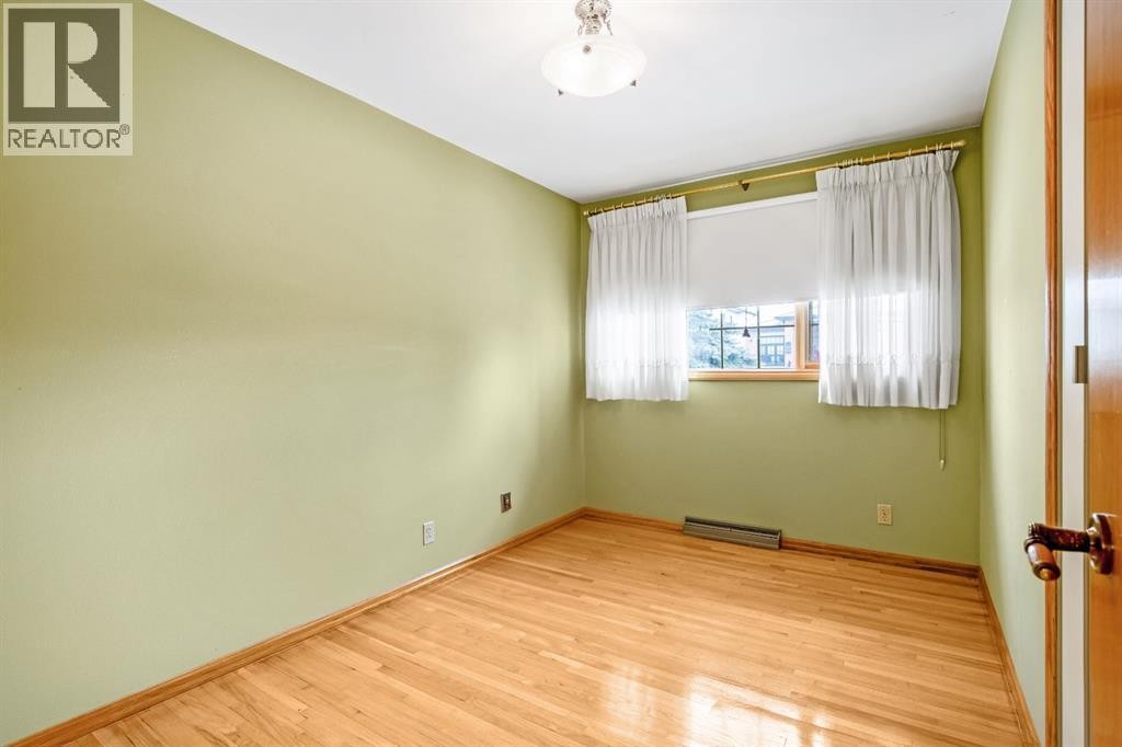 












47 Montrose Crescent NE

,
Calgary,




Alberta
T3E5P3

