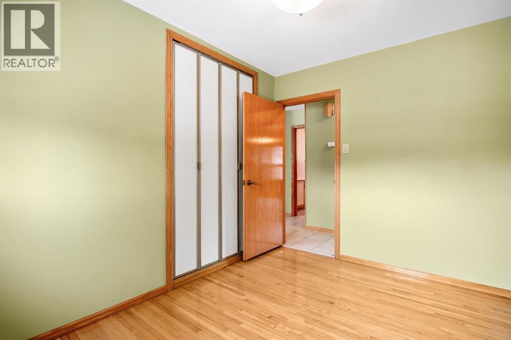 












47 Montrose Crescent NE

,
Calgary,




Alberta
T3E5P3

