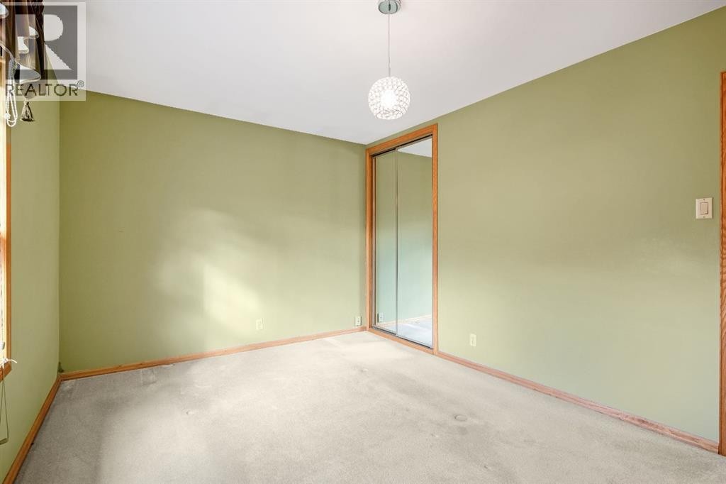 












47 Montrose Crescent NE

,
Calgary,




Alberta
T3E5P3

