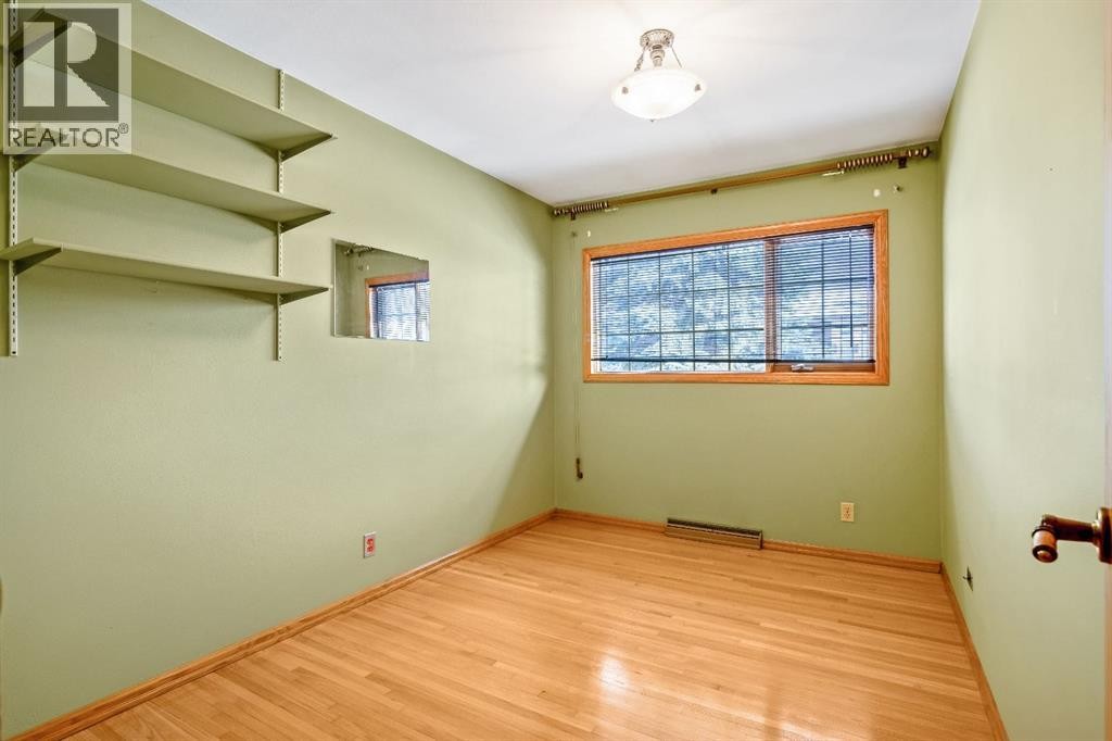 












47 Montrose Crescent NE

,
Calgary,




Alberta
T3E5P3

