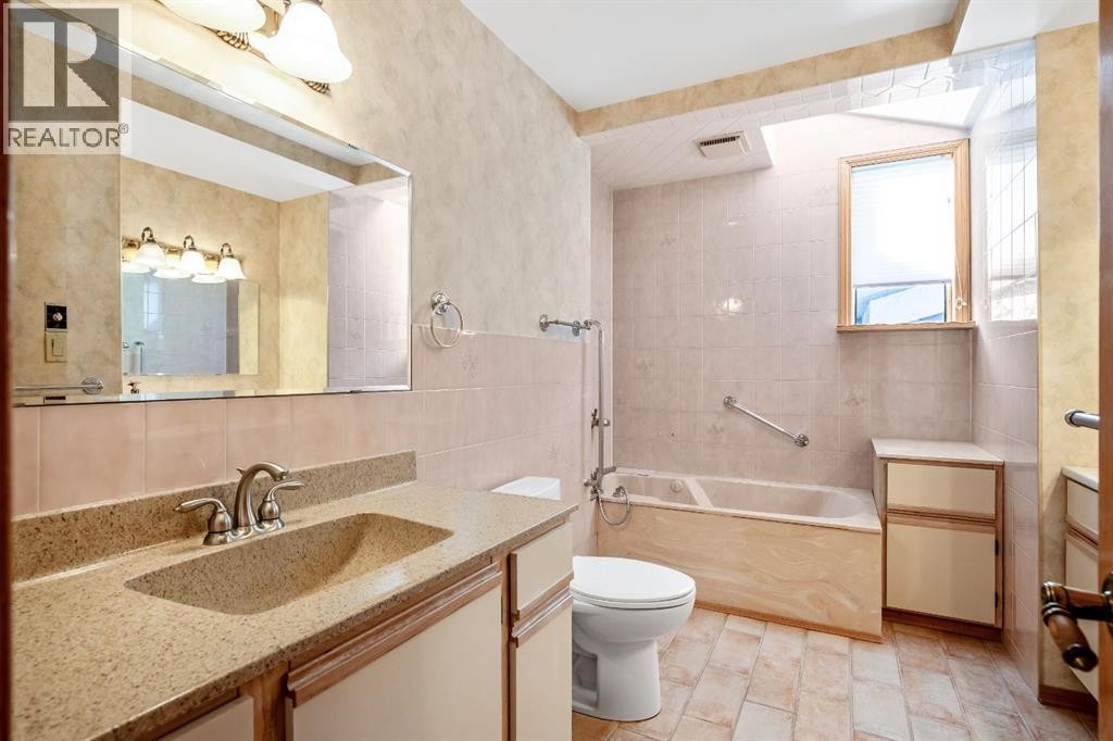 












47 Montrose Crescent NE

,
Calgary,




Alberta
T3E5P3

