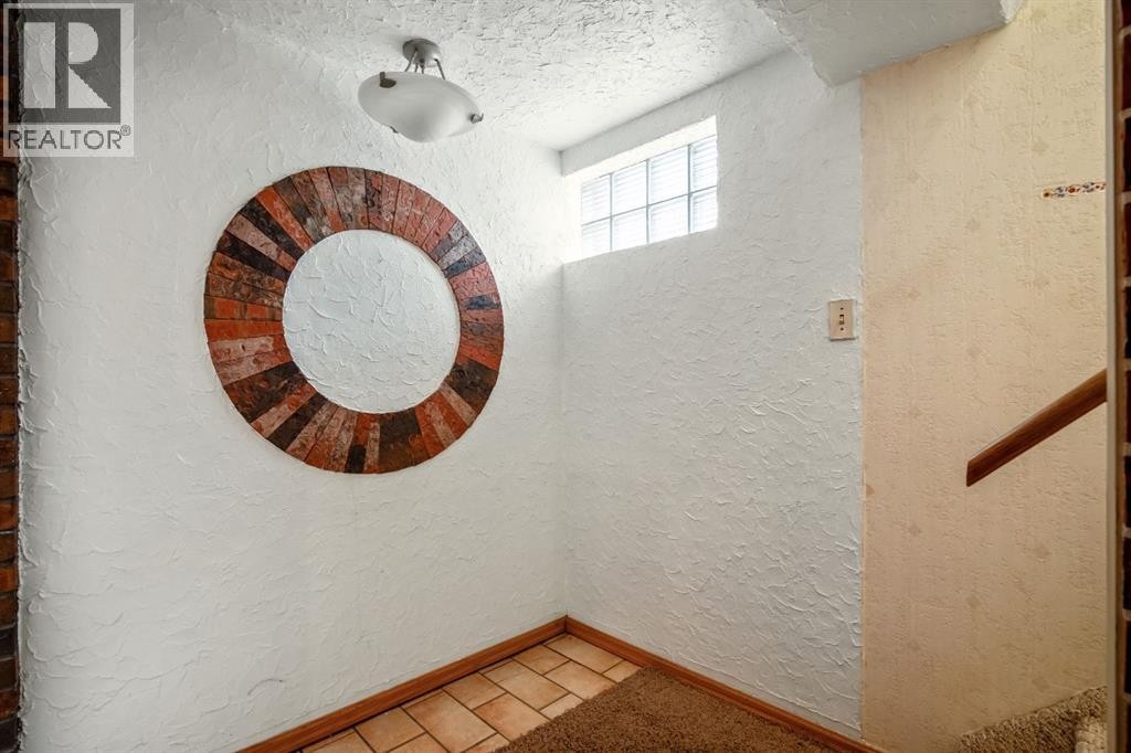 












47 Montrose Crescent NE

,
Calgary,




Alberta
T3E5P3

