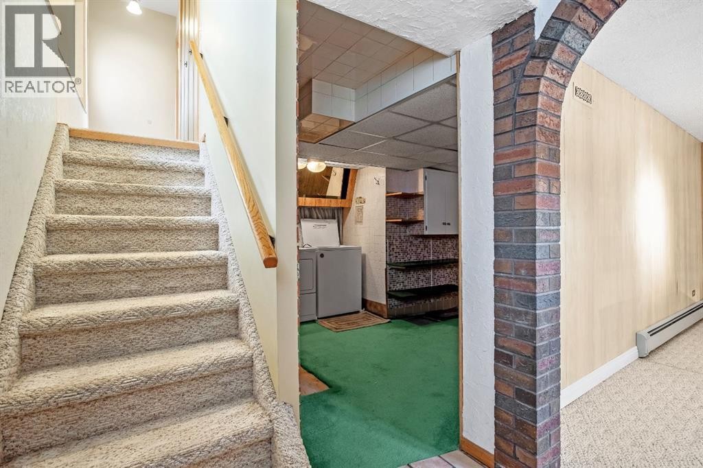 












47 Montrose Crescent NE

,
Calgary,




Alberta
T3E5P3

