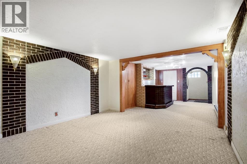 












47 Montrose Crescent NE

,
Calgary,




Alberta
T3E5P3

