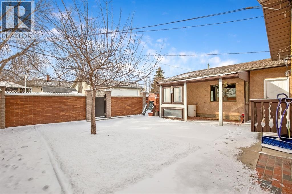 












47 Montrose Crescent NE

,
Calgary,




Alberta
T3E5P3

