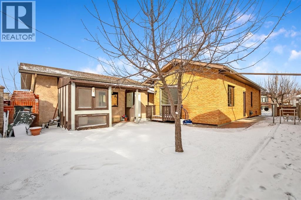 












47 Montrose Crescent NE

,
Calgary,




Alberta
T3E5P3

