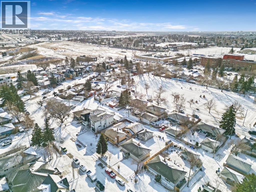 












47 Montrose Crescent NE

,
Calgary,




Alberta
T3E5P3

