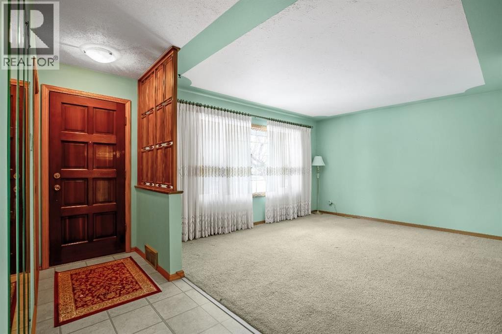 












47 Montrose Crescent NE

,
Calgary,




Alberta
T3E5P3

