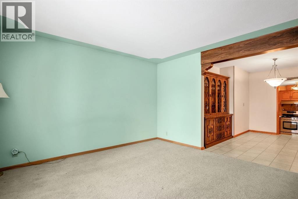 












47 Montrose Crescent NE

,
Calgary,




Alberta
T3E5P3

