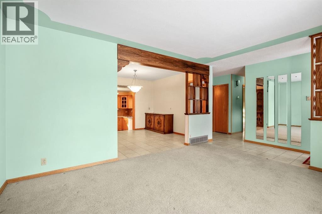 












47 Montrose Crescent NE

,
Calgary,




Alberta
T3E5P3

