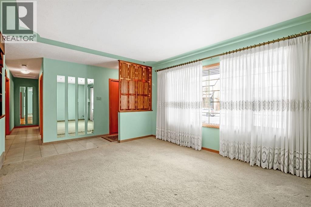 












47 Montrose Crescent NE

,
Calgary,




Alberta
T3E5P3

