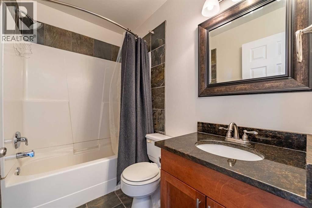 












135 27 Avenue NE

,
Calgary,




Alberta
T2Z1Z8

